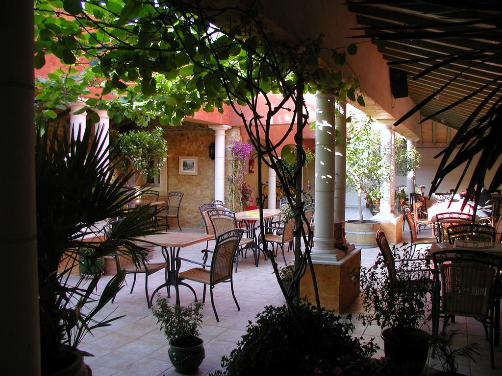 Pousterle De Sabran - Piscine & Hammam Appartement Buitenkant foto