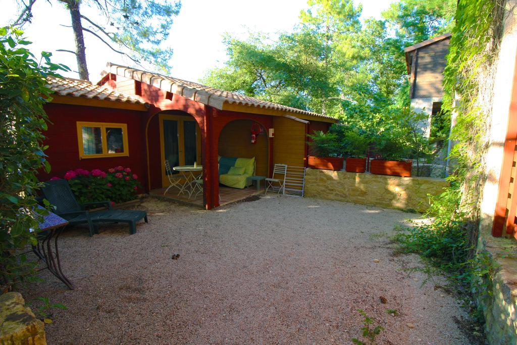 Pousterle De Sabran - Piscine & Hammam Appartement Buitenkant foto